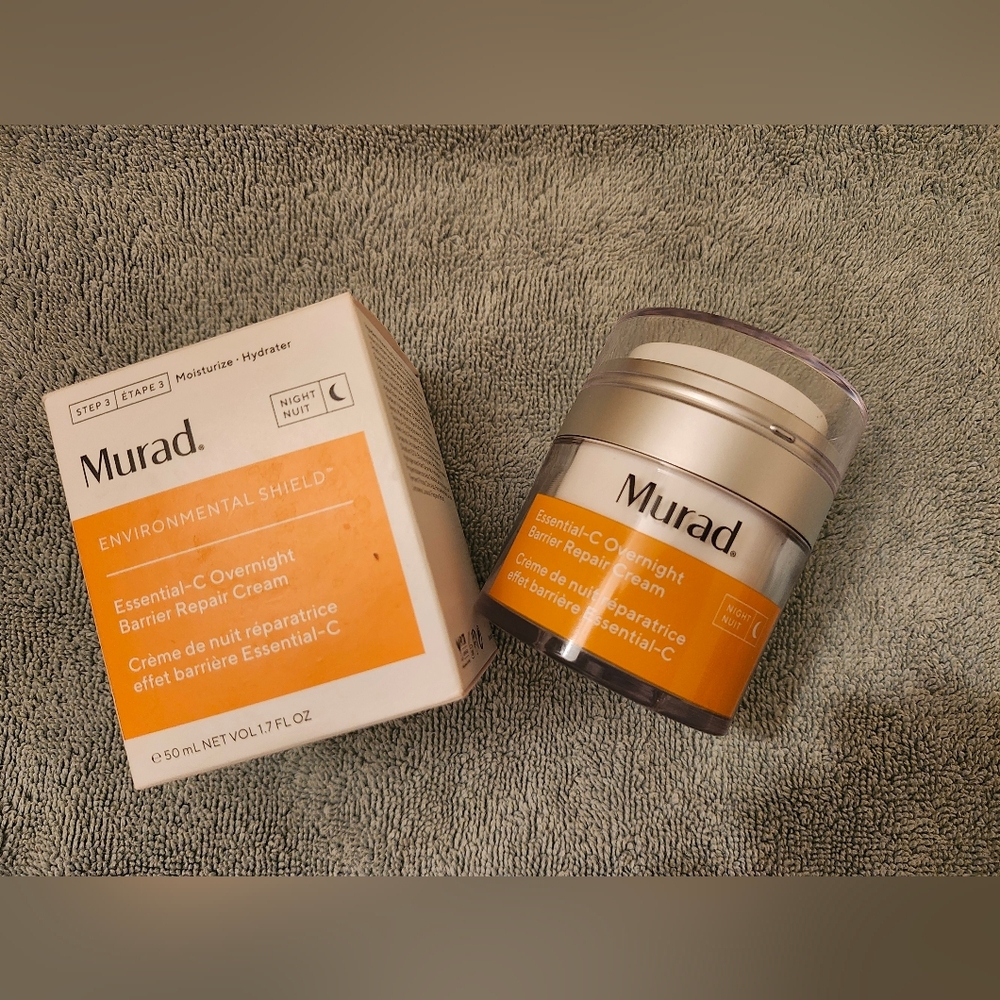 Murad Essential-C Day Moisturizer - Orange and White